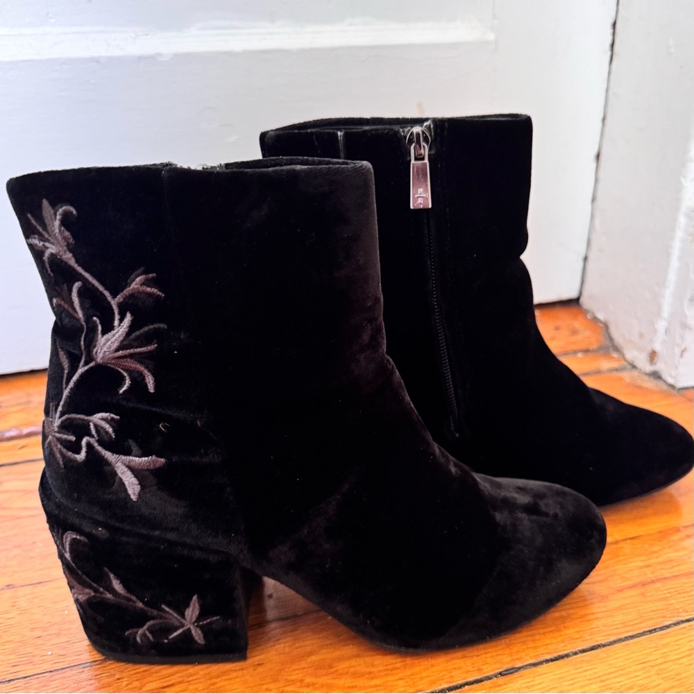 Black Velvet Embroidered Boots | 8.5
